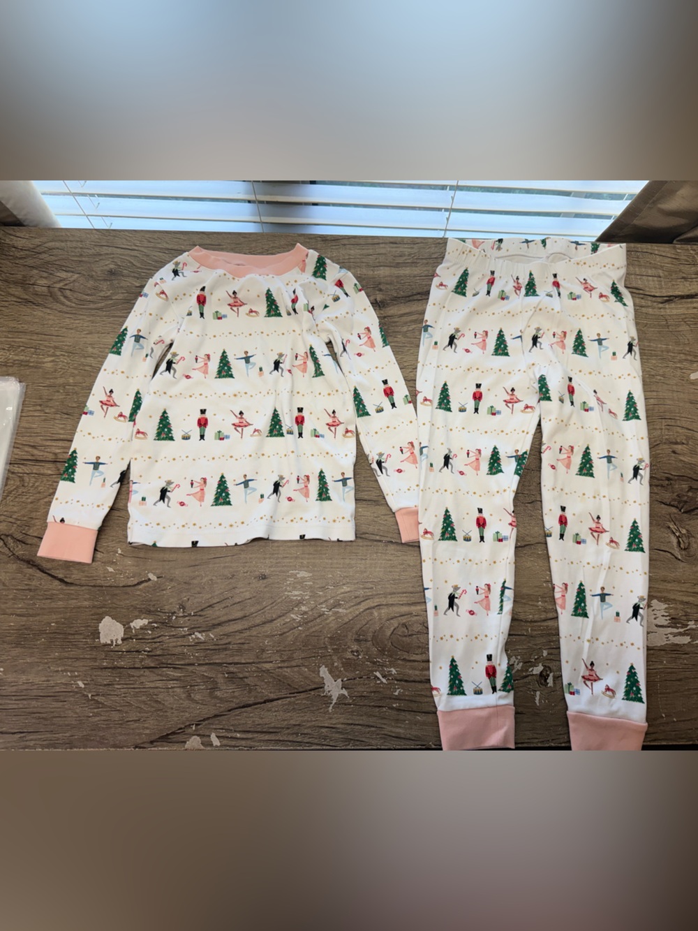 Mari Mari & Lake nutcracker pajama set size 4
